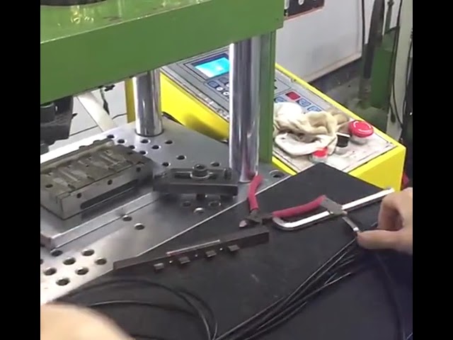 Mesin Pengacuan Suntikan Plastik Menegak 15 Tan untuk Acuan Palam Audio USB & Kepala Kabel