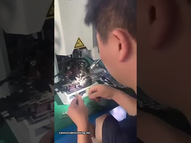 Mesin Penanggalkan dan Pengelim Wayar Automatik – Tingkatkan Kecekapan Produksi